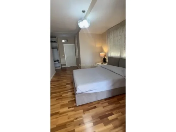 Tirane, jepet me qera apartament 1+1 Kati 5, 94 m² 750 € (Myslym Shyri)