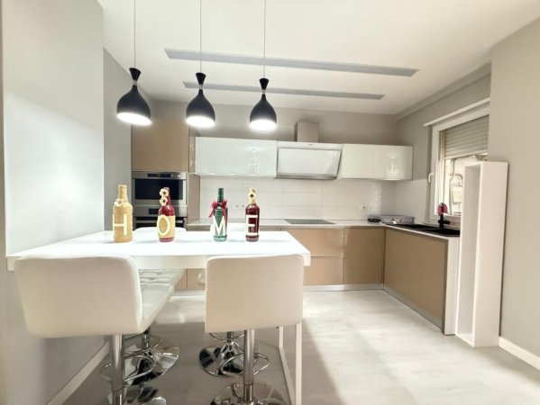 Tirane, shitet apartament 2+1 , 92 m² 146.000 € 