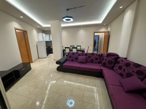 Tirane, jepet me qera apartament 1+1 Kati 3, 55 m² 400 € (Fresku)