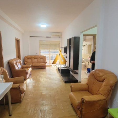 Tirane, jepet me qera apartament 2+1 Kati 2, 90 m² 650 € (Adresa: Rr. “Him Kolli”, përballë shkollës “Konferenca e Pezës”)