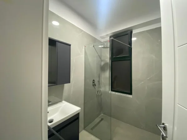 Tirane, jap me qera apartament 1+1 , 67 m² 550 € (21 dhjetori)