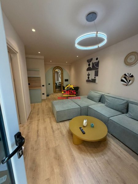 Vlore, jepet me qera apartament 1+1+Ballkon Kati 1, 70 m² 400 € (Rruga Dhimitër Konomi)