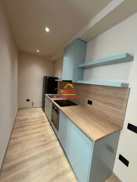 Vlore, jepet me qera apartament 1+1+Ballkon Kati 1, 70 m² 400 € (Rruga Dhimitër Konomi)