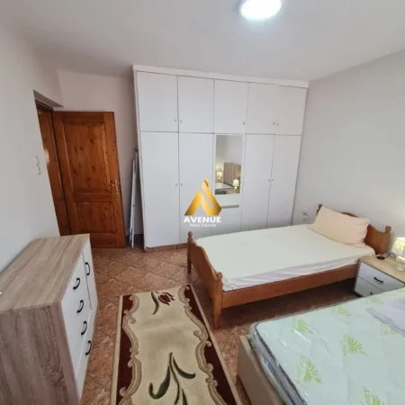 Tirane, jepet me qera apartament 2+1+Ballkon Kati 5, 75 m² 560 € (Rruga e Elbasanit)