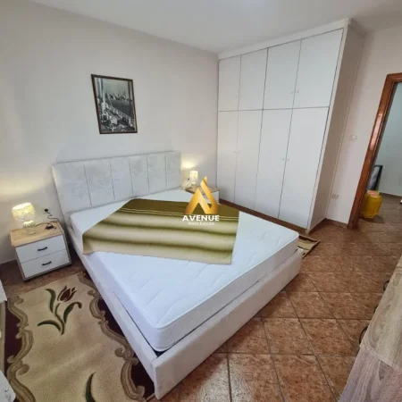 Tirane, jepet me qera apartament 2+1+Ballkon Kati 5, 75 m² 560 € (Rruga e Elbasanit)