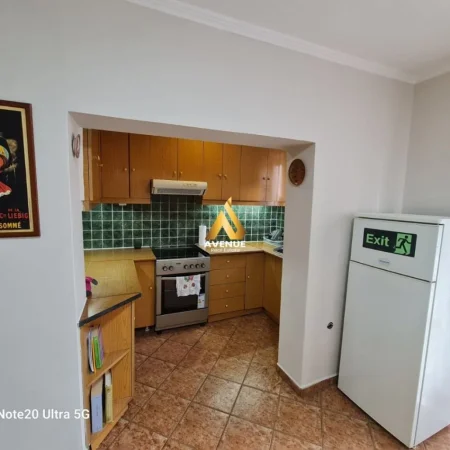 Tirane, jepet me qera apartament 2+1+Ballkon Kati 5, 75 m² 560 € (Rruga e Elbasanit)