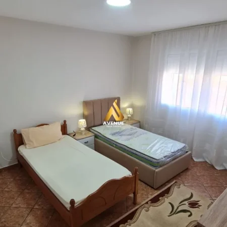 Tirane, jepet me qera apartament 2+1+Ballkon Kati 5, 75 m² 560 € (Rruga e Elbasanit)