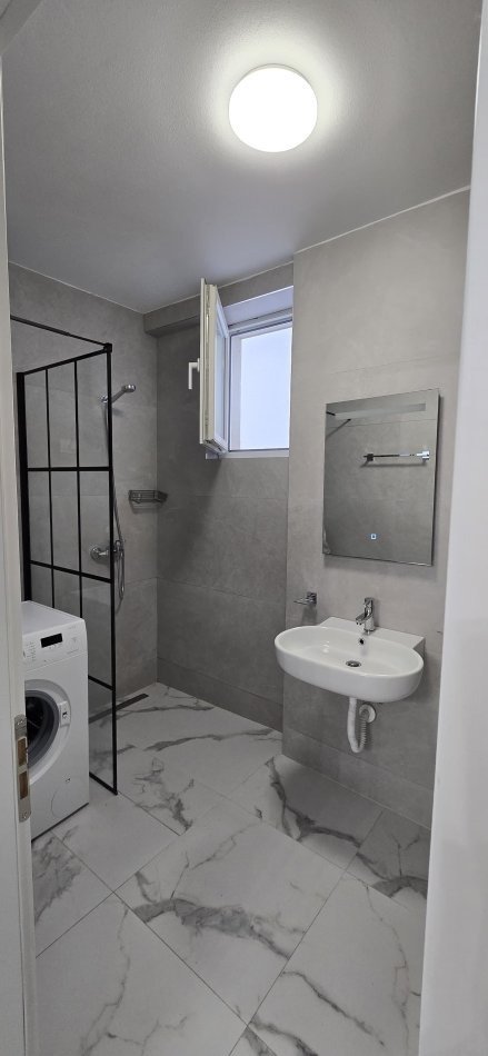 Tirane, jepet me qera apartament 2+1 Kati 3, 82 m² 630 € (Liqeni i Thate)