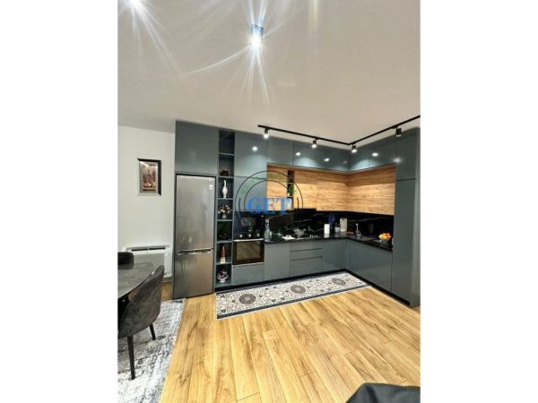 Durres, shitet apartament 2+1 Kati 3, 100 m² 200.000 € (Qender)