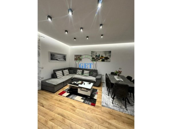 Durres, shitet apartament 2+1 Kati 3, 100 m² 200.000 € (Qender)