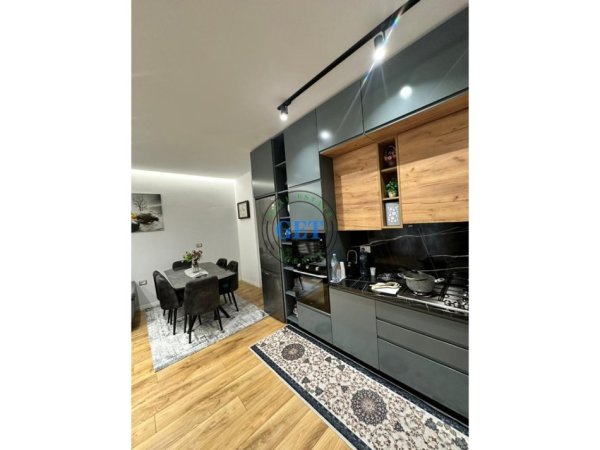 Durres, shitet apartament 2+1 Kati 3, 100 m² 200.000 € (Qender)