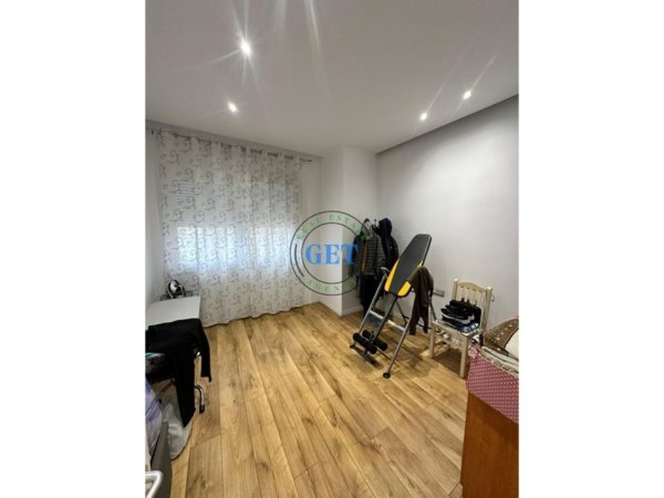 Durres, shitet apartament 2+1 Kati 3, 100 m² 200.000 € (Qender)
