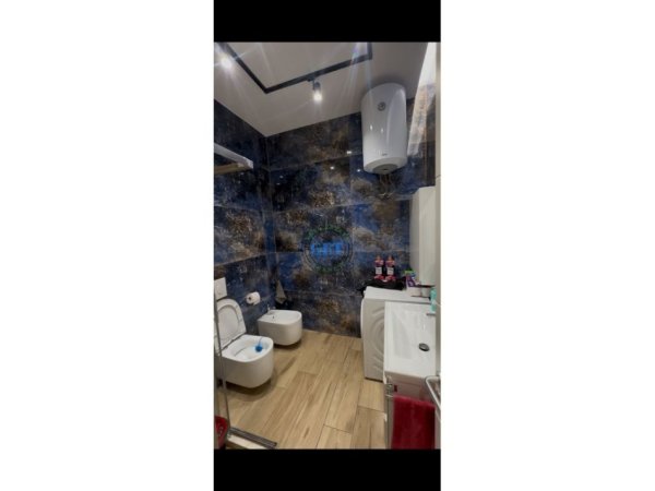 Durres, shitet apartament 2+1 Kati 3, 100 m² 200.000 € (Qender)