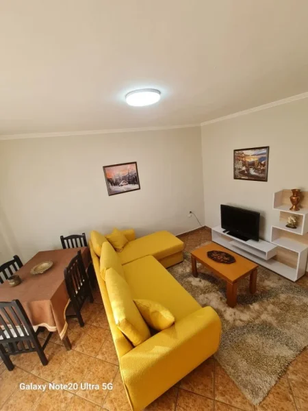 Jepet me Qera Apartament 2+1 tek Rruga e Elbasanit  ,  550 Euro