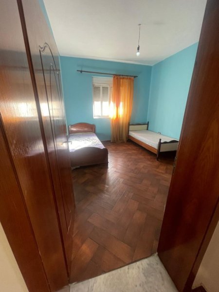 JEPET ME QERA KATI I 2-TË I NJË VILE NE ASTIR,   450 €URO