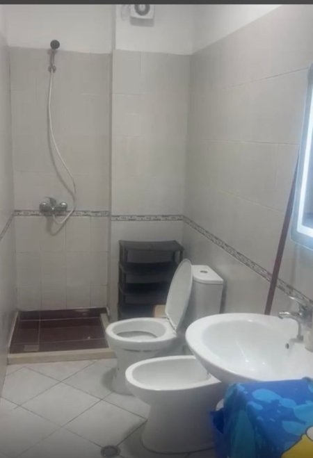 Tirane, jepet me qera shtepi 1+1 Kati 1, 75 m² 420 € (Unaza e Re)