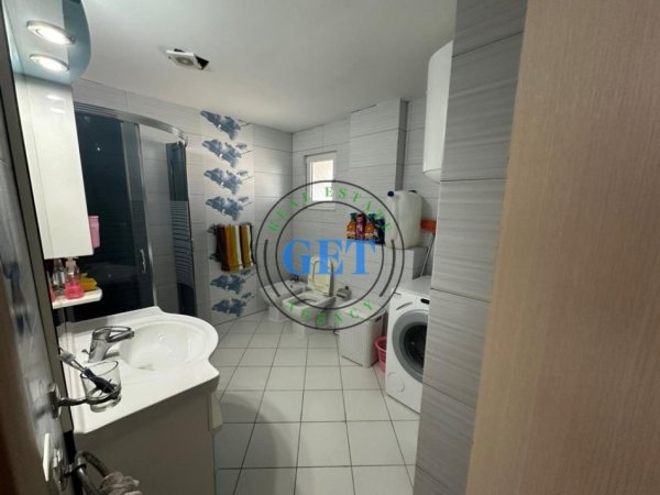 Durres, jepet me qera apartament 1+1 Kati 8, 101 m² 450 € 