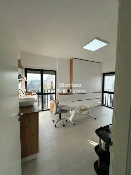 Tirane, shitet apartament 3+1 Kati 9, 116 m² 261.000 € (Rruga e Dibres)