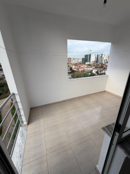 Tirane, jepet me qera apartament 2+1+Ballkon Kati 4, 80 m² 450 € (Astir)