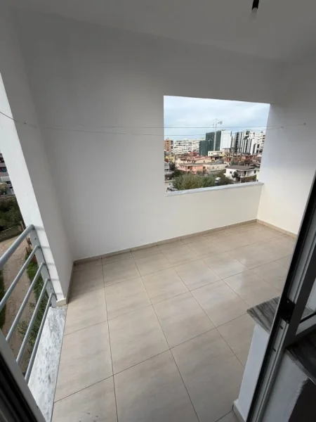 Tirane, jepet me qera apartament 2+1+Ballkon Kati 4, 80 m² 450 € (Astir)