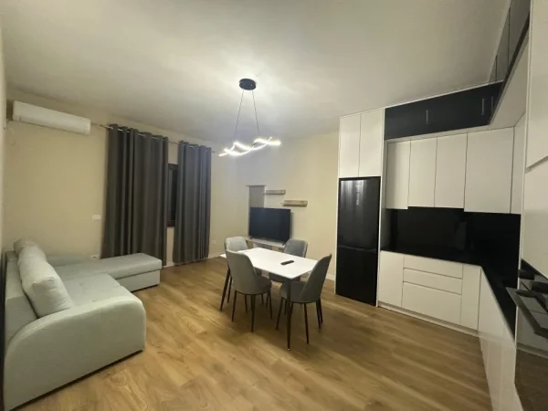 Tirane, jepet me qera apartament 2+1+post parkimi Kati 2, 120 m² 500 € (Sauk 3 min larg Tegut)