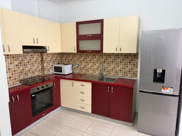 Tirane, jepet me qera apartament 2+1+Ballkon Kati 4, 80 m² 450 € (Astir)