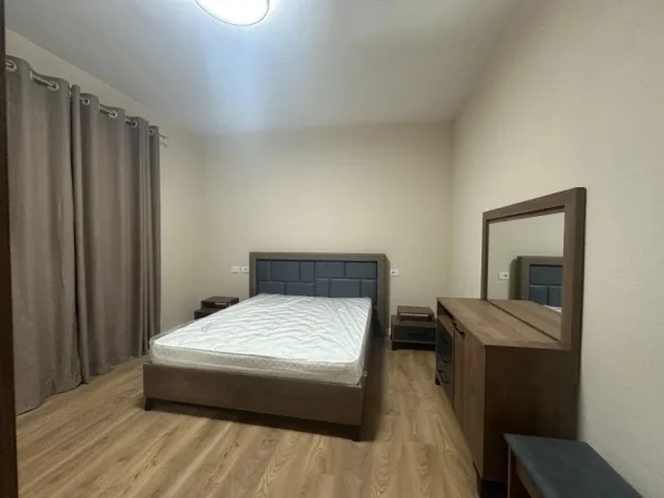 Tirane, jepet me qera apartament 2+1+post parkimi Kati 2, 120 m² 500 € (Sauk 3 min larg Tegut)