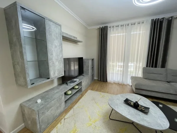 Tirane, jepet me qera apartament 2+1 Kati 2, 104 m² 800 € (Ali Demi)