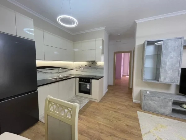 Tirane, jepet me qera apartament 2+1 Kati 2, 104 m² 800 € (Ali Demi)