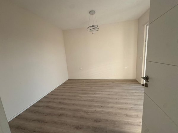 Tirane, jepet me qera apartament 1+1 Kati 4, 57 m² 400 €
