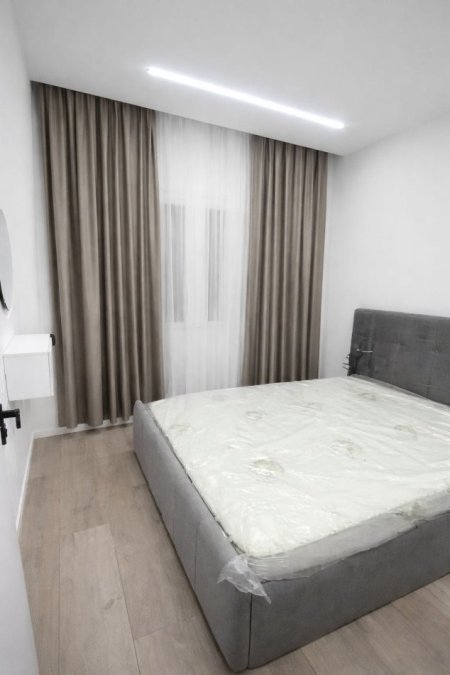 Tirane, jepet me qera apartament 1+1 Kati 2, 65 m² 400 € (Rruga Astrit Losha)