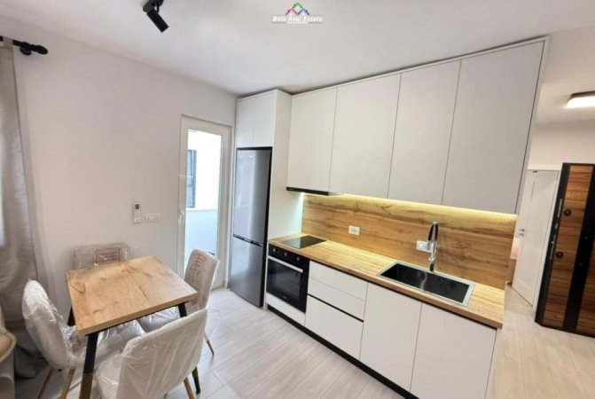 Tirane, jepet me qera apartament 1+1 Kati 4, 50 m² 650 € (Rruga e Elbasanit)