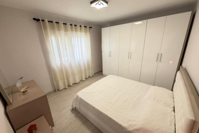 Tirane, jepet me qera apartament 1+1 Kati 4, 50 m² 650 € (Rruga e Elbasanit)