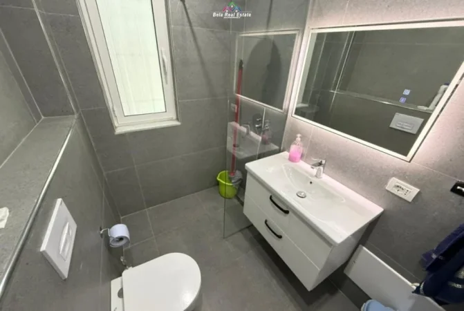 Tirane, jepet me qera apartament 1+1 Kati 4, 50 m² 650 € (Rruga e Elbasanit)