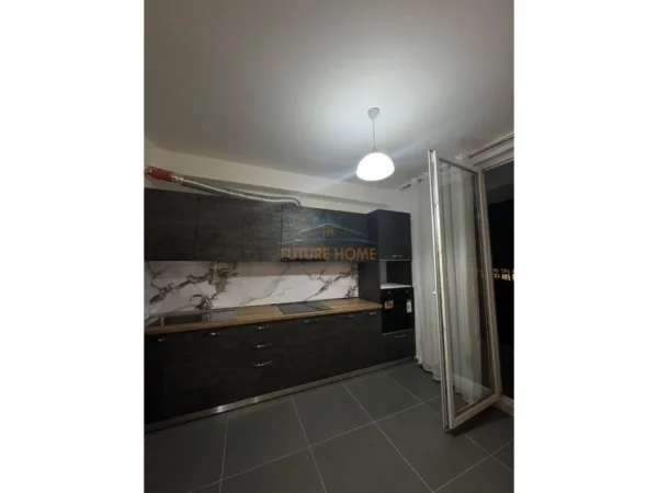 Qera, Apartament 2+1, Rruga 5 Maji, Tiranë.