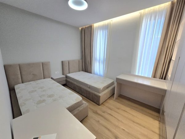 Tirane, jepet me qera apartament 2+1+Aneks+Ballkon Kati 5, 125 m² 1.000 € 