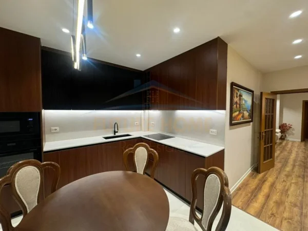 Apartament 2+1+2+POST PARKIMI, Rruga Mine Peza , Tirane