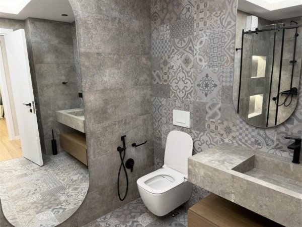 Tirane, jepet me qera apartament 3+1 Kati 2, 150 m² 1.300 € (Kodra e Diellit)