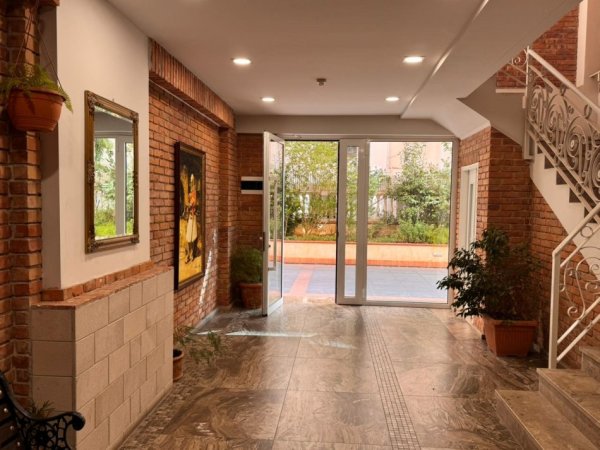 Tirane, jepet me qera zyre Kati 4, 56 m² 750 €