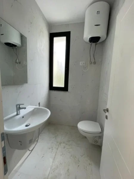 Tirane, jepet me qera zyre Kati 0, 70 m² 800 € (Stadiumi Dinamo)