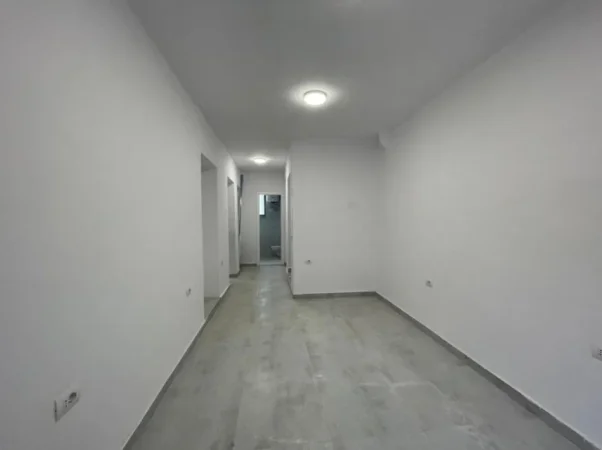 Tirane, jepet me qera zyre Kati 0, 70 m² 800 € (Stadiumi Dinamo)