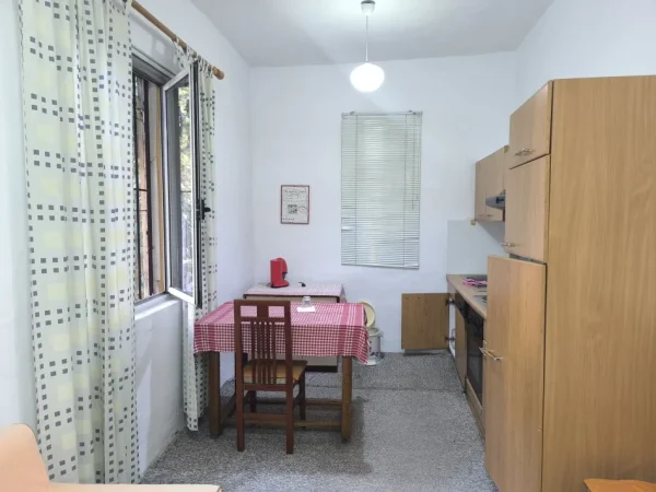 Shqiperi, jepet me qera shtepi 1+1 Kati 1, 1 m² 600 € 