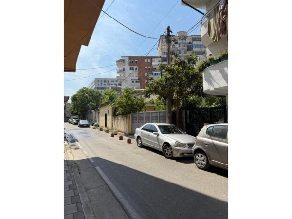 Tirane, shitet ambjent biznesi Kati 0, 128 m² 175.000 € (21 Dhjetori)