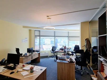 Tirane, shitet ambjent biznesi Kati 5, 290 m² 700.000 € (Rruga e Dibres)