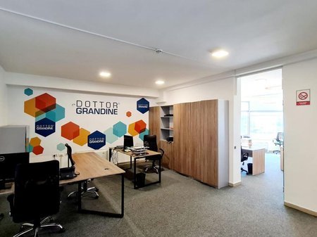 Tirane, shitet ambjent biznesi Kati 5, 290 m² 700.000 € (Rruga e Dibres)