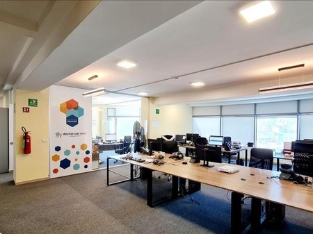 Tirane, shitet ambjent biznesi Kati 5, 290 m² 700.000 € (Rruga e Dibres)