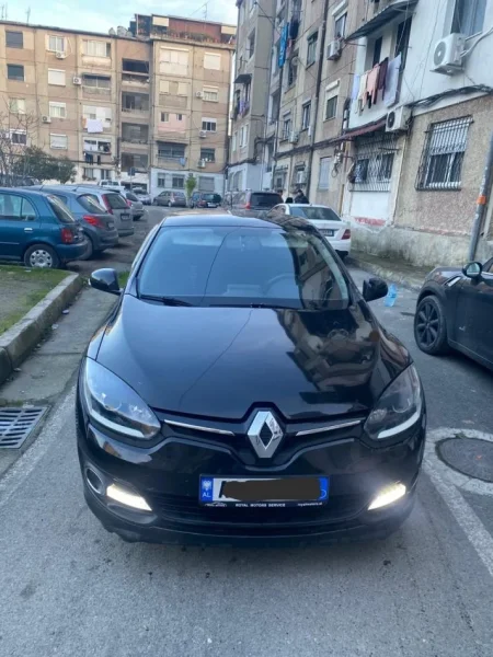 Tirane, shitet makine Renault Megan - Limited Edition Nafte, e zeze automatik 200.000 km 5.000 €