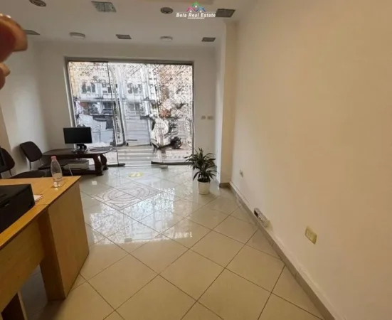 Tirane, jepet me qera dyqan Kati 0, 43 m² 550 € (Rruga Ali Demi)