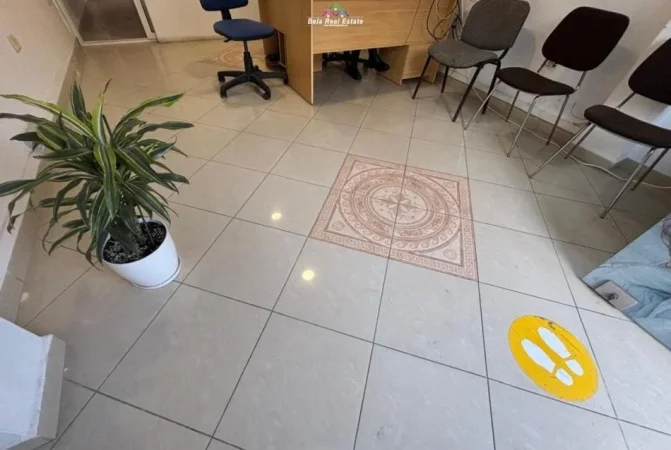 Tirane, jepet me qera dyqan Kati 0, 43 m² 550 € (Rruga Ali Demi)