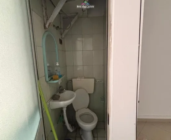 Tirane, jepet me qera dyqan Kati 0, 43 m² 550 € (Rruga Ali Demi)